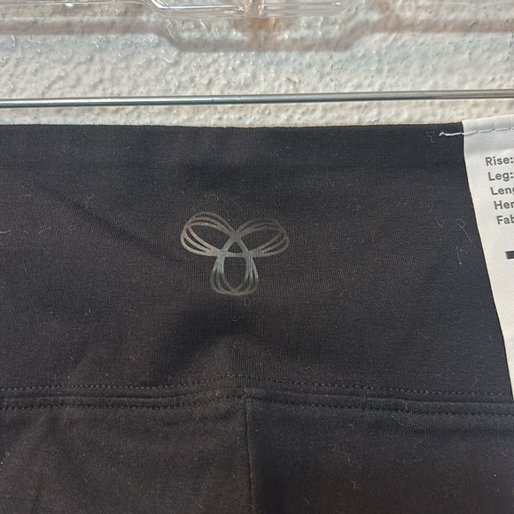 NWT TNA Equator Black Activewear Leggings - Picture 4 of 8